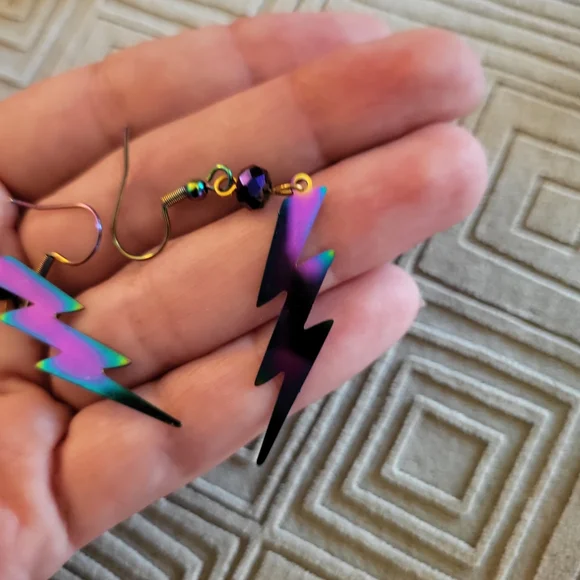 Handmade Rainbow - Oil Slick - Duocjrome Lightning Bolt Dangle Earrings - Picture 3 of 4